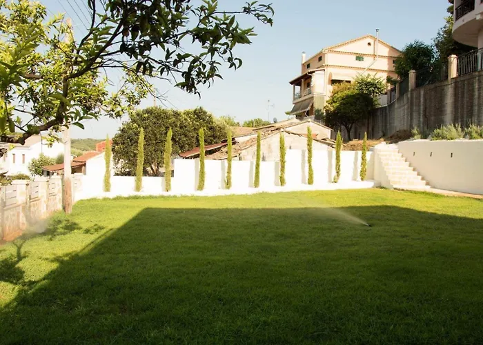 Villa Aristidis Strates *